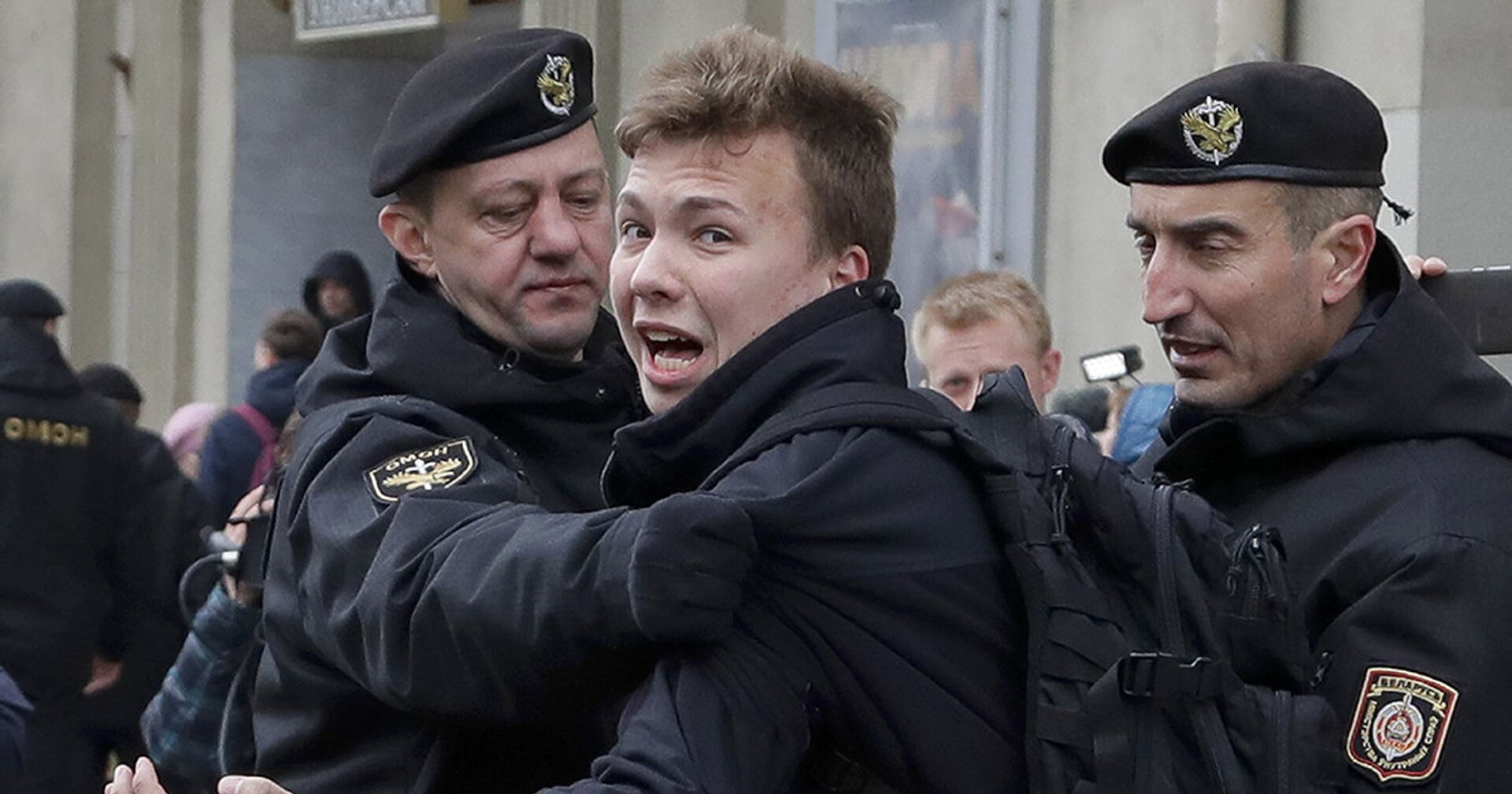Белорусская полиция задерживает журналиста Романа Пратасевича в Минске - ИноСМИ, 1920, 28.05.2021