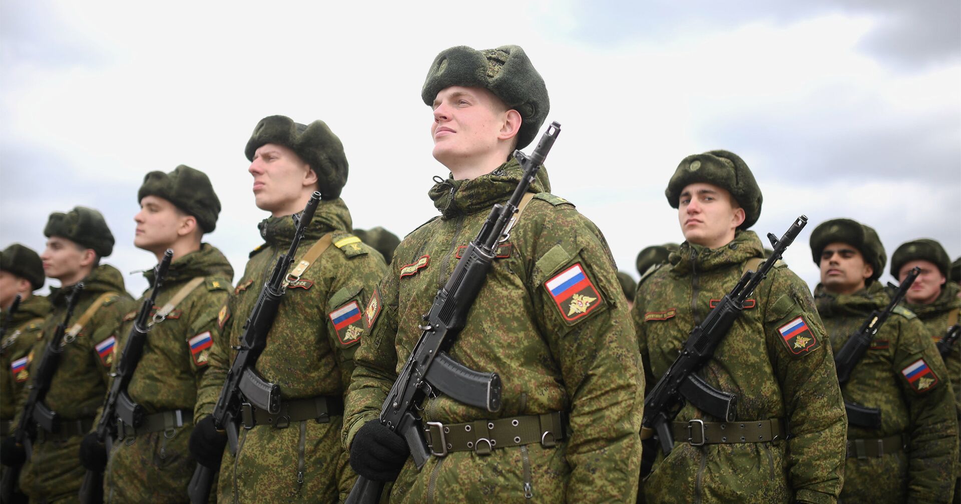 Будут ли военные в москве. Московский Гарнизон. 5 Человек в армии это. Солдат РФ Z. 40 Тысяч солдат.