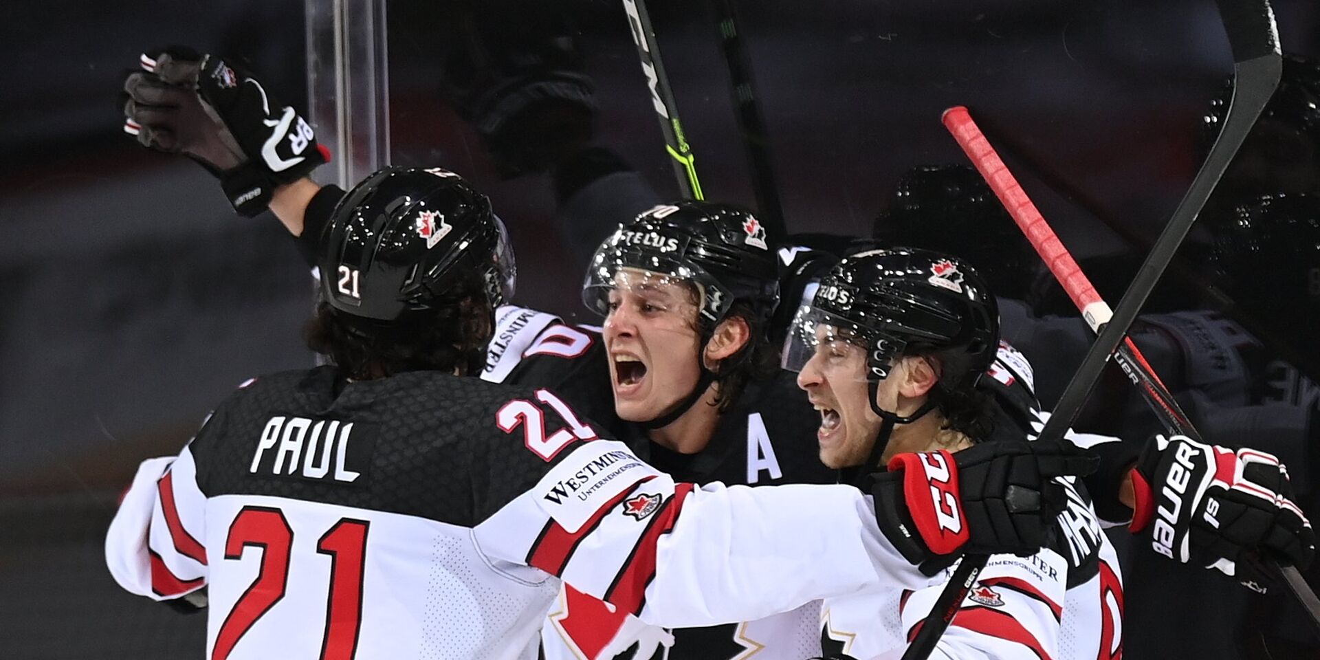 Игроки сборной Канады радуются победе в матче 1/4 финала чемпионата мира по хоккею 2021 - ИноСМИ, 1920, 04.06.2021