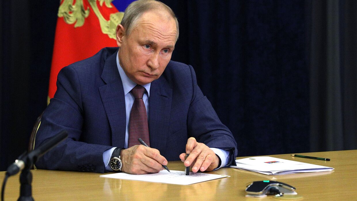 Президент РФ В. Путин провел встречу с руководством Единой России