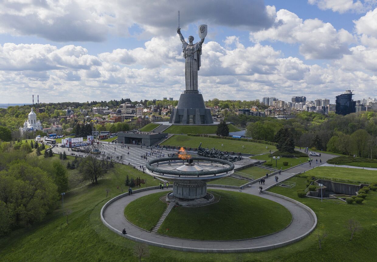 Скульптура «Родина-мать» в Киеве