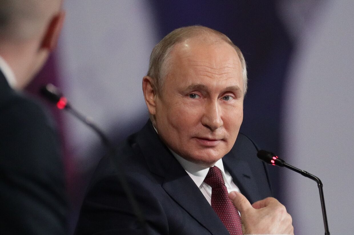 Президент РФ В. Путин принял участие в пленарном заседании ПМЭФ-2021