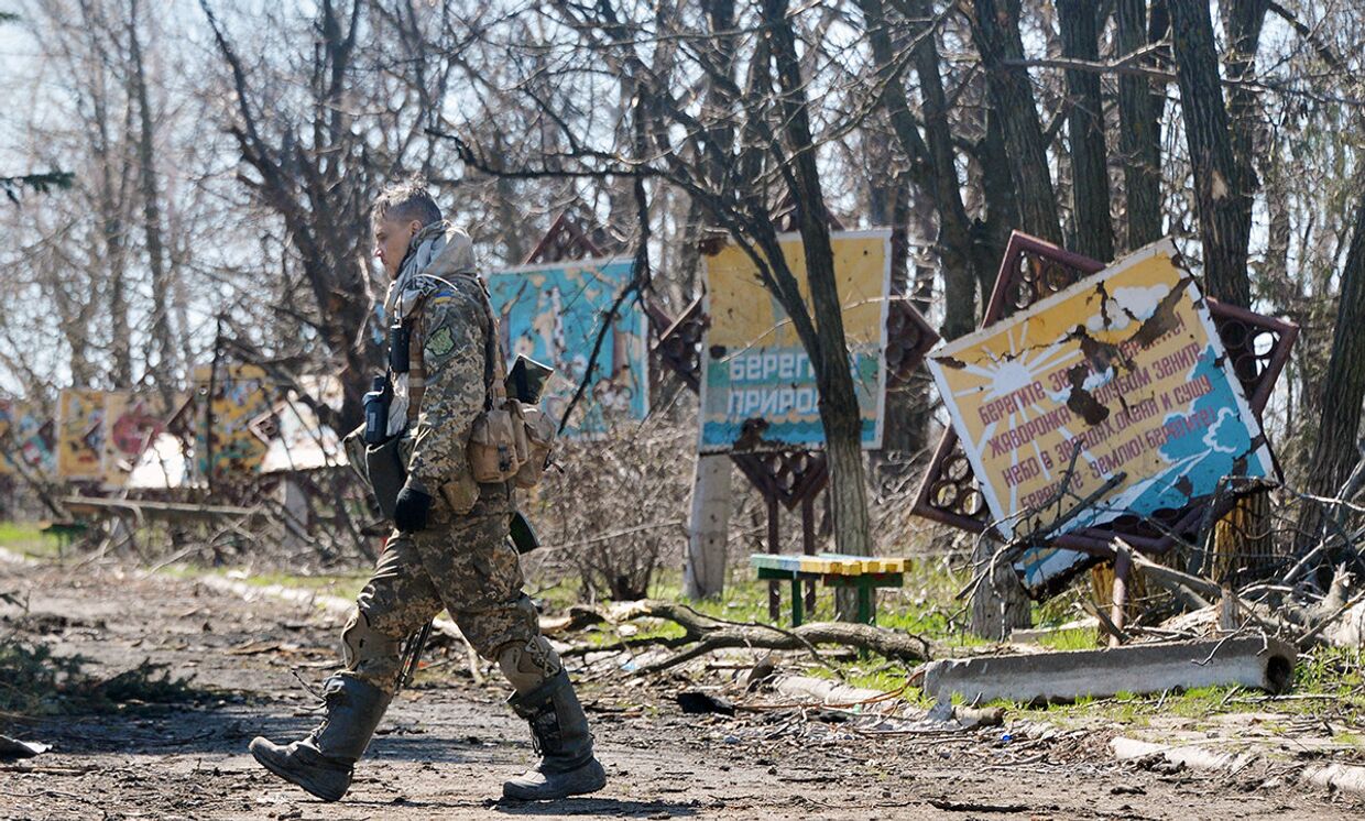 Украинский военнослужащий в селе Широкое