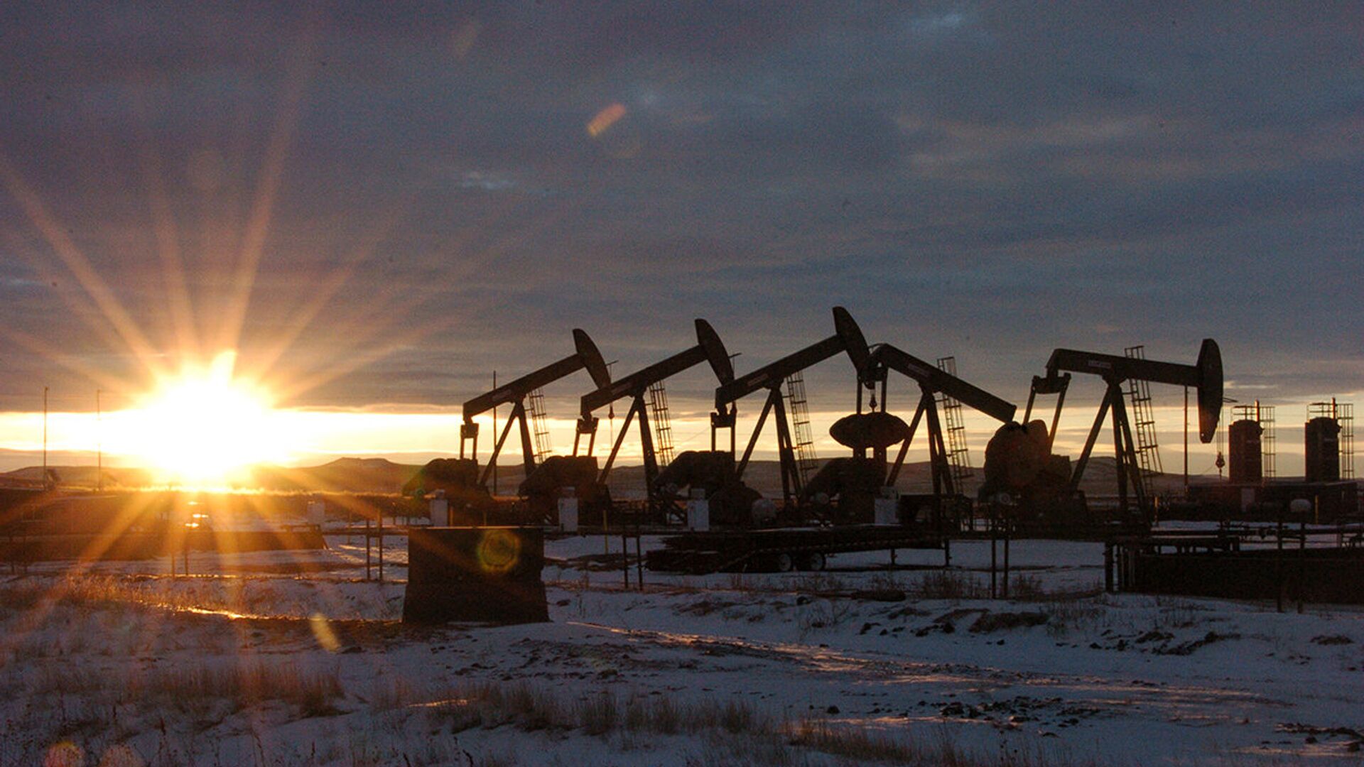 Работа нефтяных станков - качалок в Северной Дакоте, США - ИноСМИ, 1920, 02.04.2022
