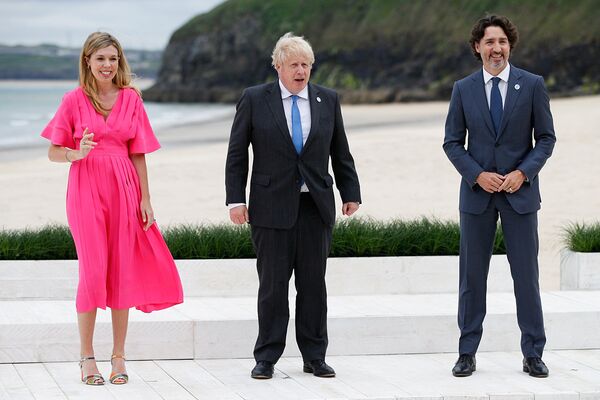 Премьер-министр Великобритании Борис Джонсон, его супруга Кэрри Джонсон и премьер-министр Канады Джастин Трюдо
