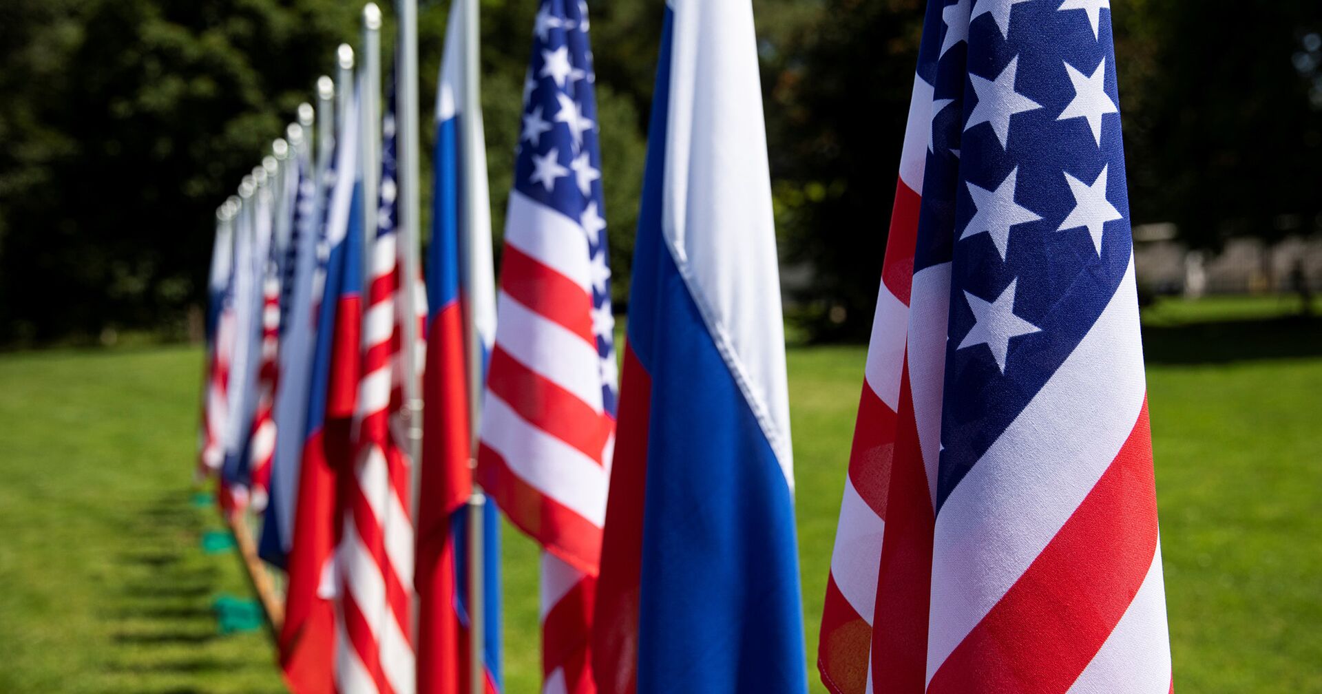 Флаги России и США - ИноСМИ, 1920, 16.06.2021