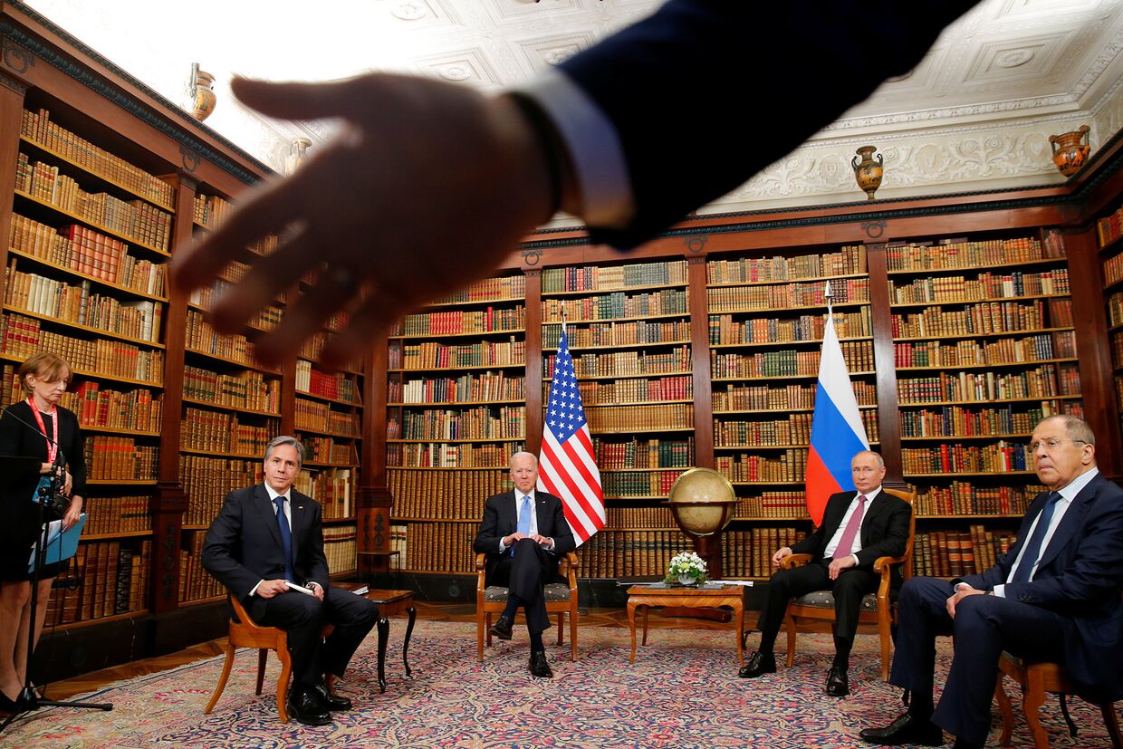 Президент США Джо Байден, госсекретарь США Энтони Блинкен, президент России Владимир Путин и министр иностранных дел России Сергей Лавров
