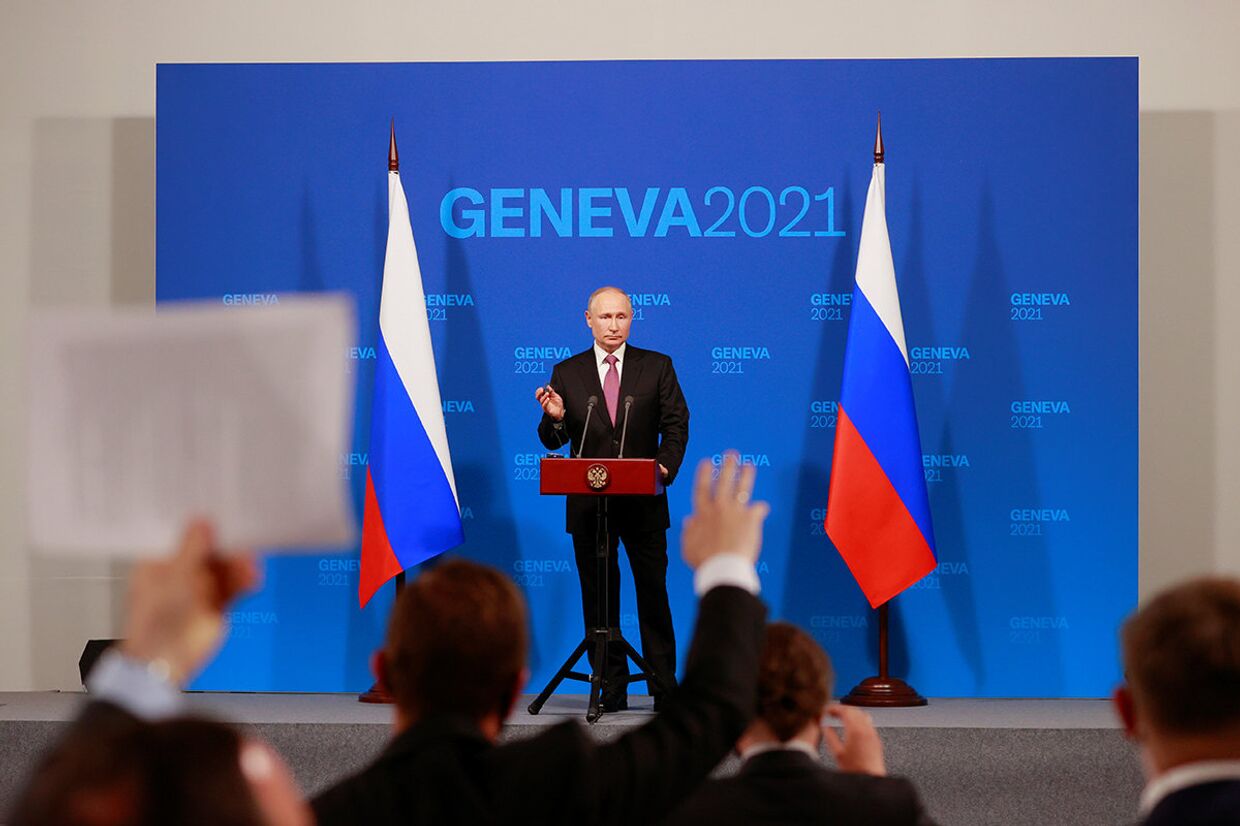 Президент РФ Владимир Путин на пресс-конференции в Женеве