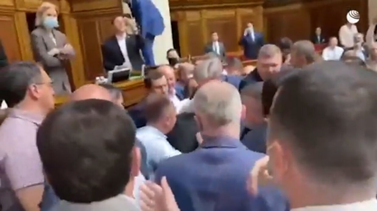 Депутаты Рады устроили драку во время заседания