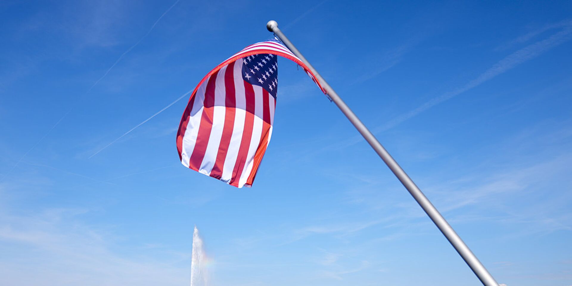 Флаг Соединенных Штатов возле фонтана в Женеве, Швейцария - ИноСМИ, 1920, 17.12.2022