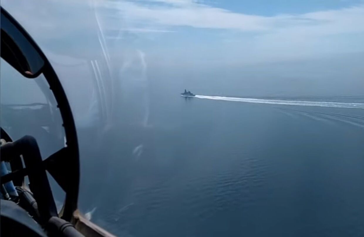 Минобороны РФ опубликовало видео инцидента на Черном море