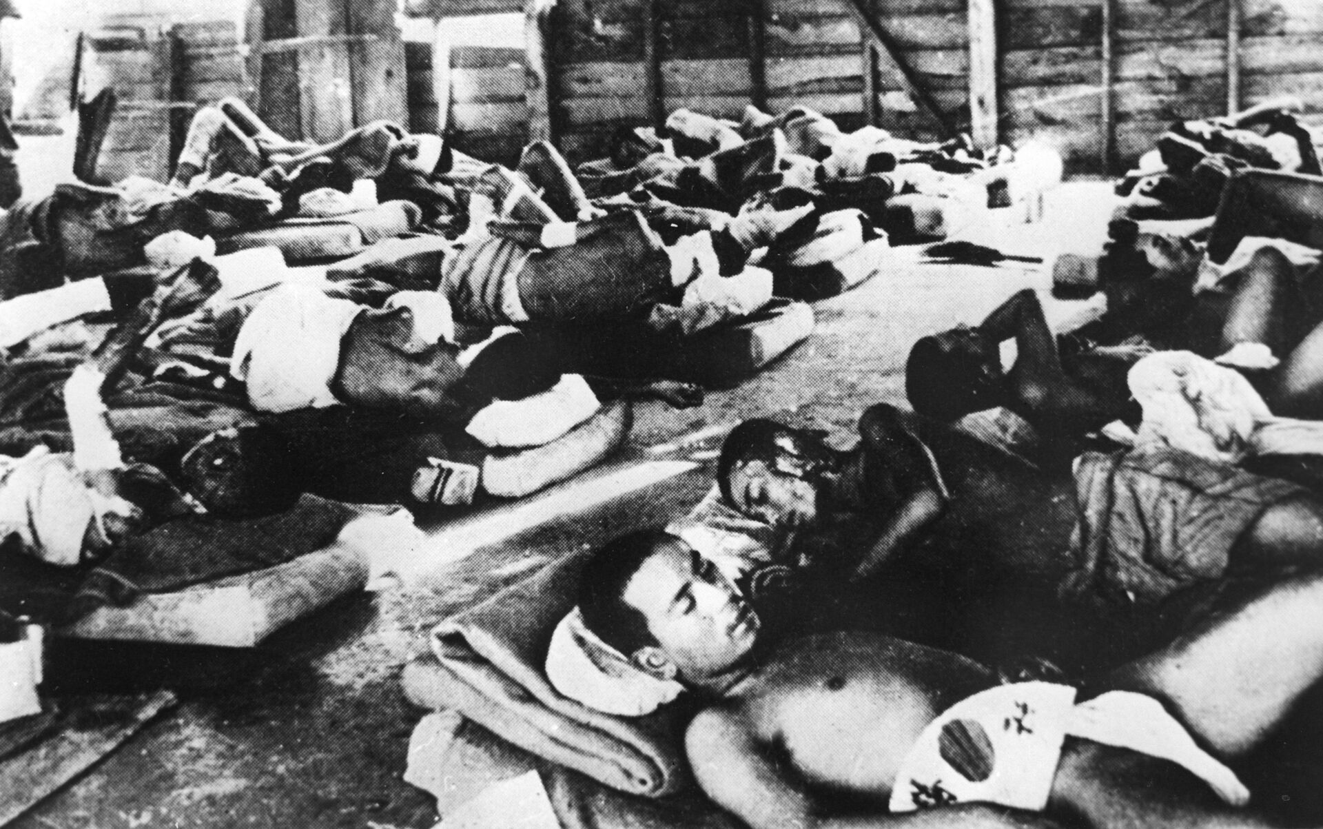 Август 1945 года. Жители города Хиросимы, пострадавшие от ядерной бомбардировки - ИноСМИ, 1920, 25.06.2021