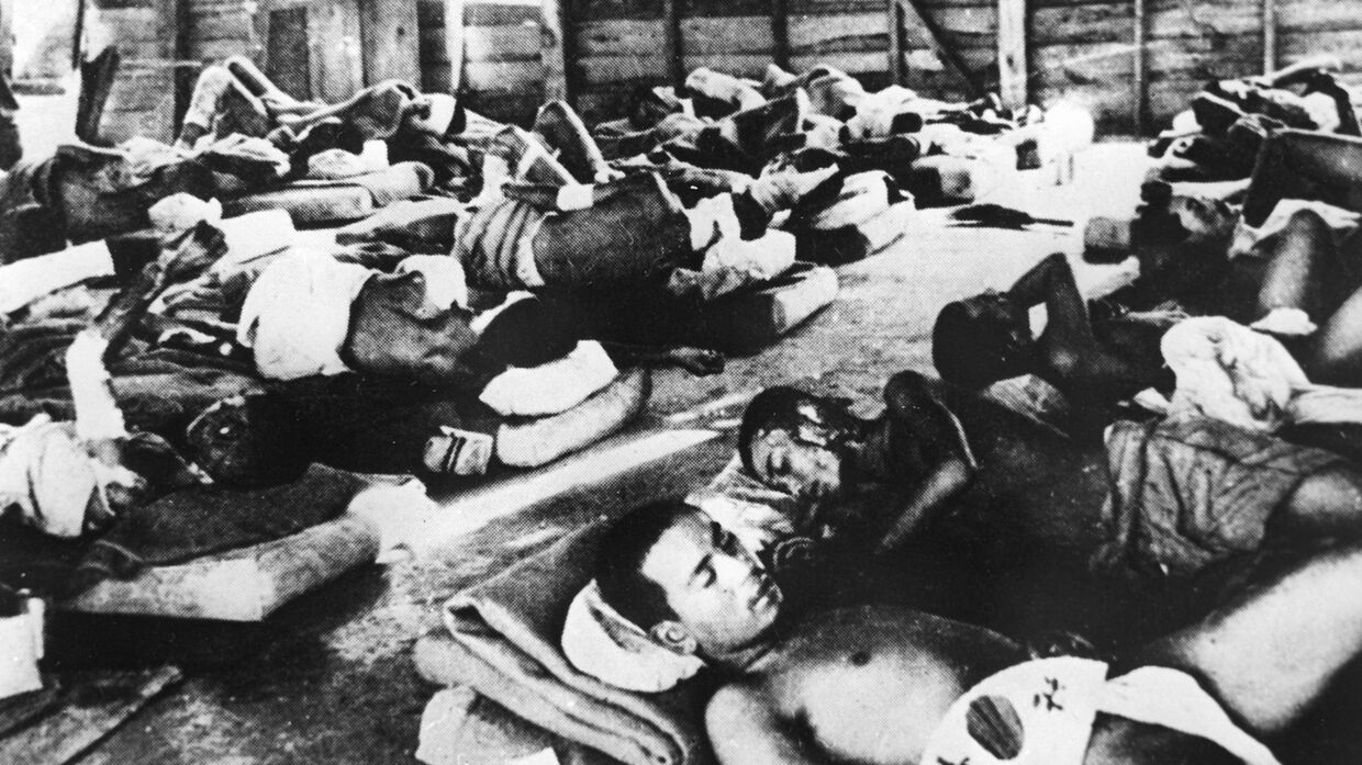 Август 1945 года. Жители города Хиросимы, пострадавшие от ядерной бомбардировки