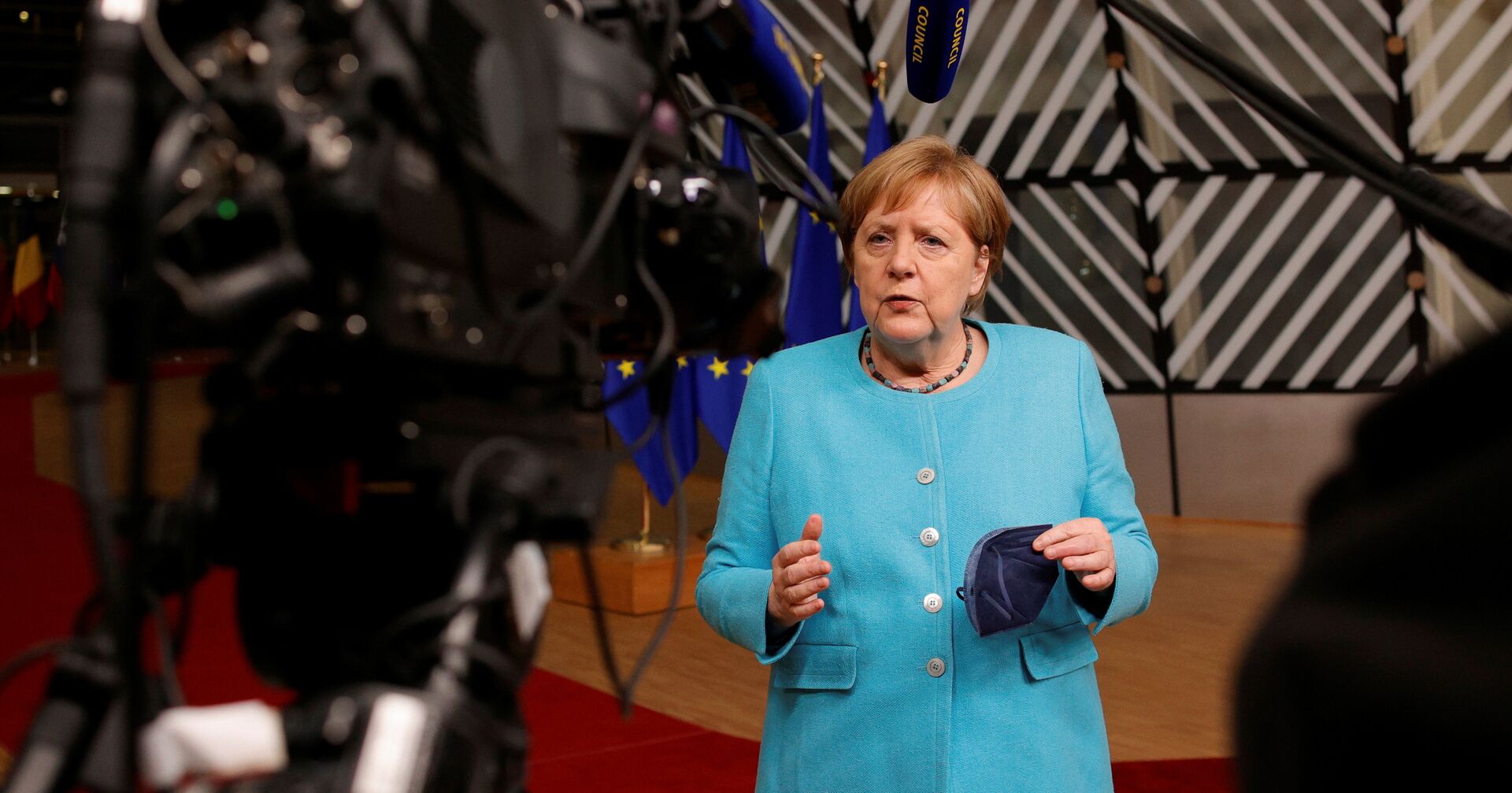 Канцлер Германии Ангела Меркель делает заявление по итогам первого дня саммита лидеров стран ЕС - ИноСМИ, 1920, 25.06.2021
