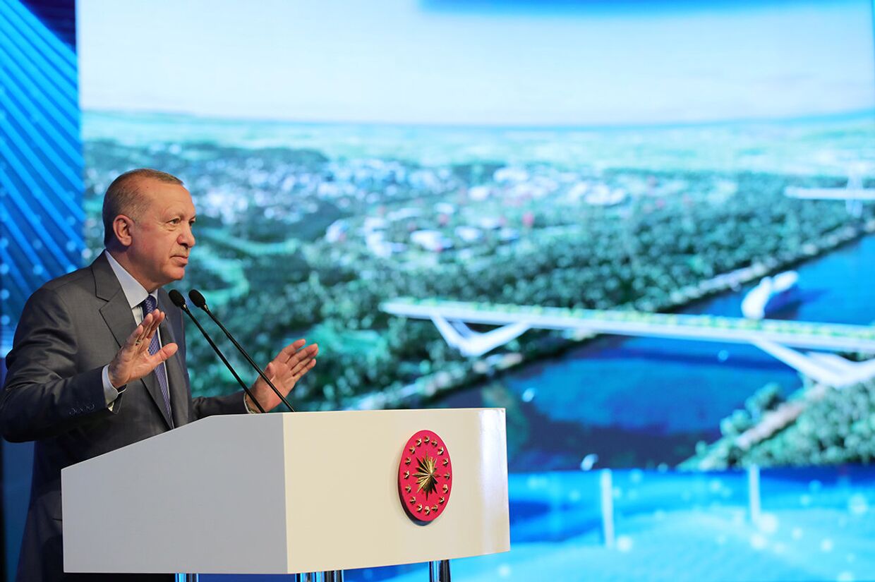 Президент Турции Тайип Эрдоган выступает во время церемонии