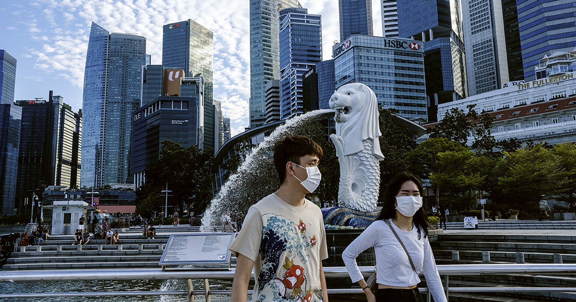 Прохожие у статуи Мерлайона в Сингапуре - ИноСМИ, 1920, 28.06.2021