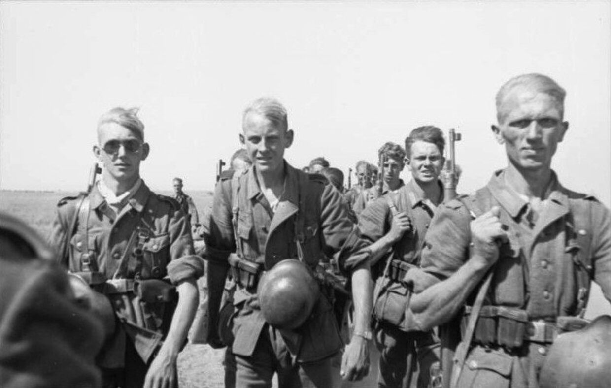Август 1942 года. Солдаты вермахта на марше в России