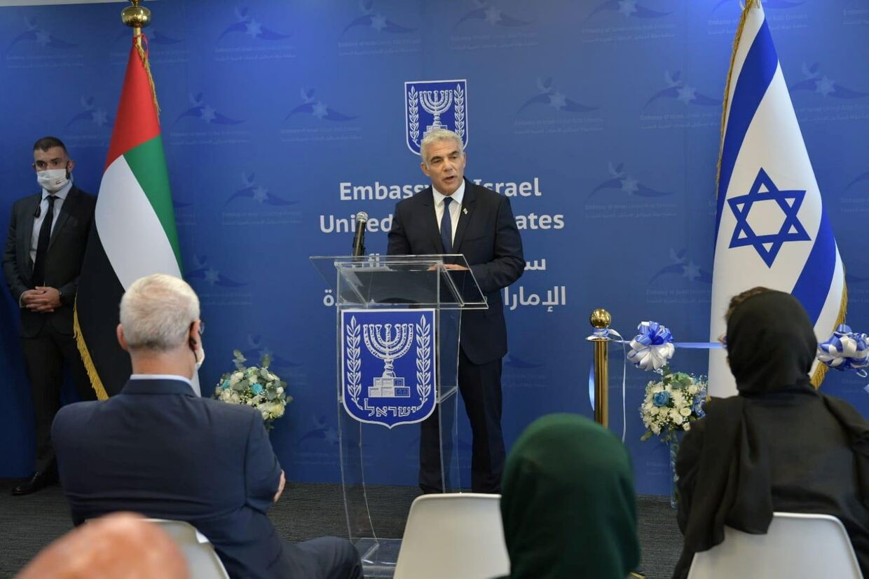 Министр иностранных дел Израиля Яир Лапид во время открытия посольства Израиля в Абу-Даби