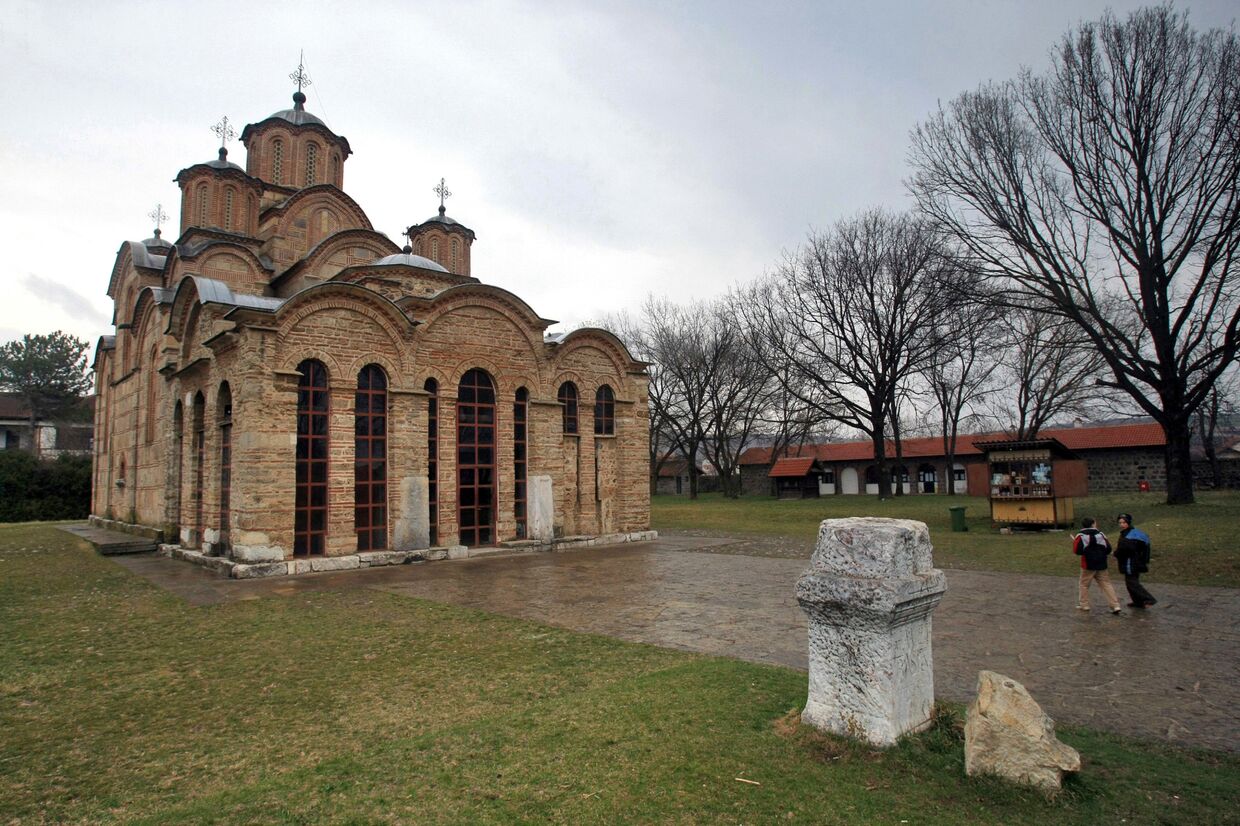 Собор на территории греческого православного монастыря, расположенного в сербском анклаве Грачаница