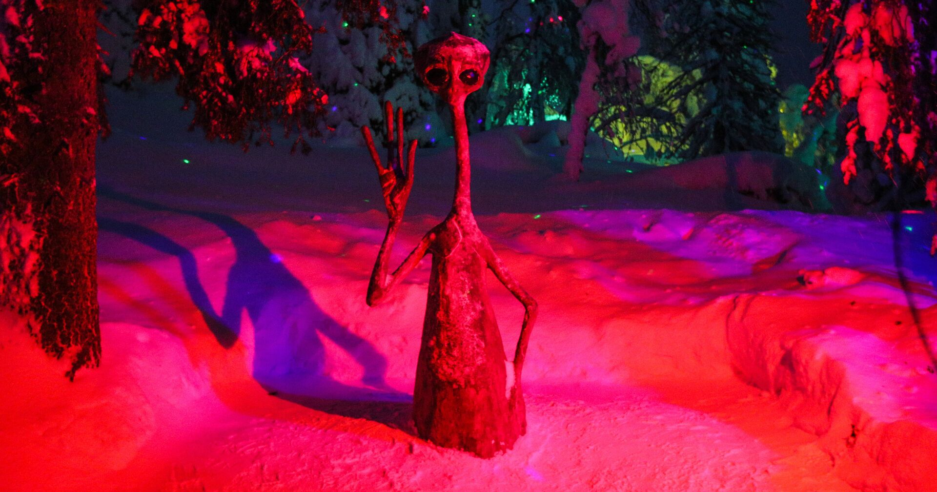 Фигура инопланетянина на территории арт-парка «Таинственный лес» в Кировске - ИноСМИ, 1920, 05.07.2021