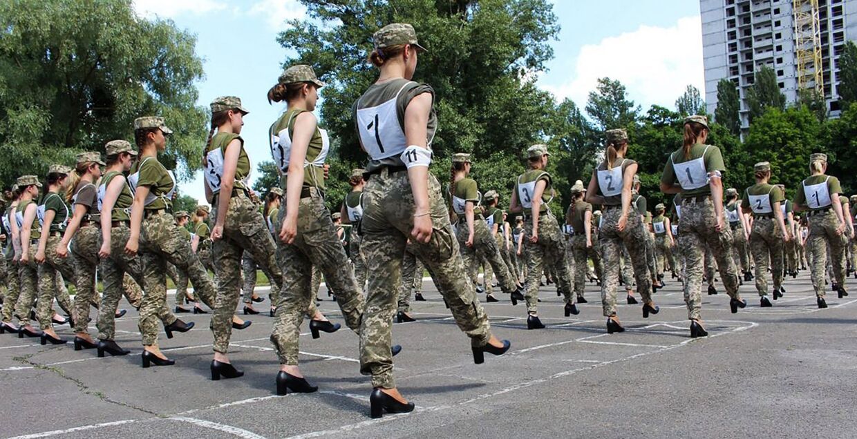 Подготовка военнослужащих к параду 24 августа
