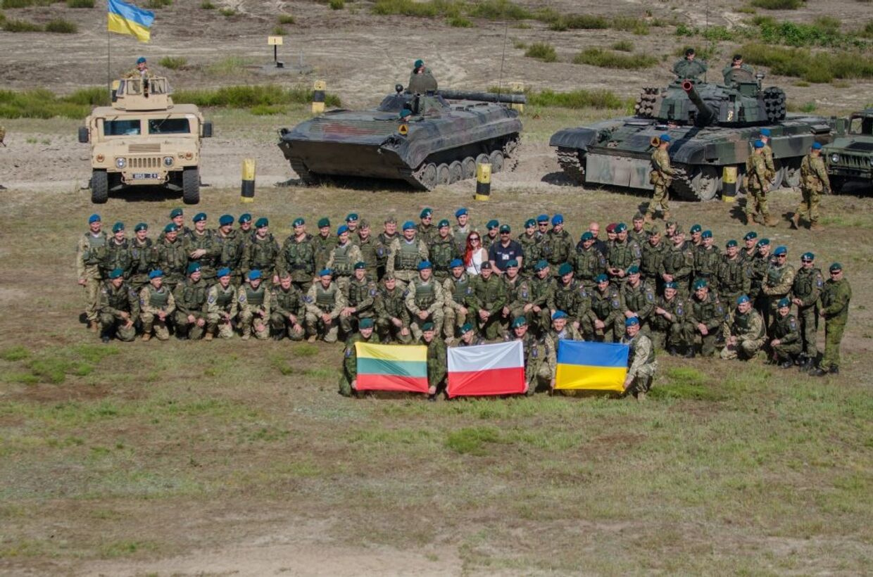 Бойцы литовско-польско-украинской бригады на церемонии открытия учений «Анаконда-2016»