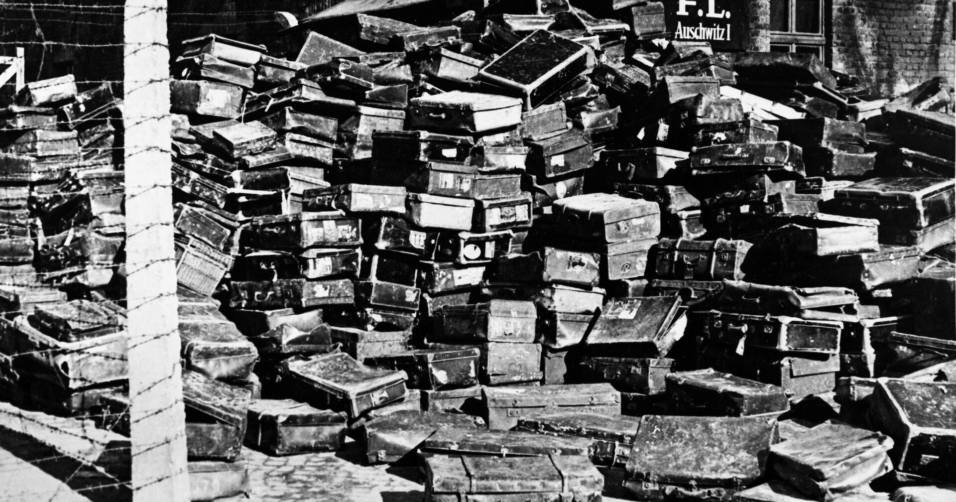 Чемоданы бывших узников нацистского концентрационного лагеря смерти Освенцим (Аушвиц) - ИноСМИ, 1920, 11.07.2021