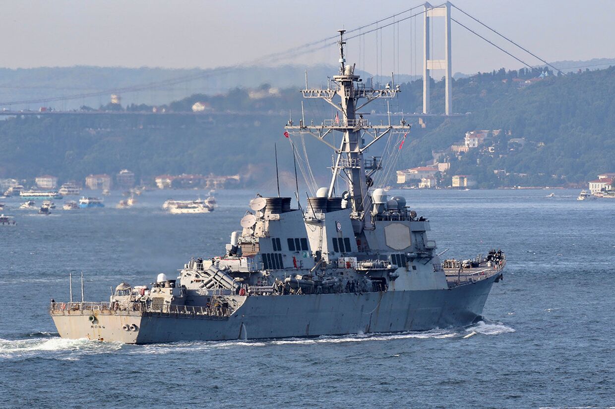Эсминец ВМС США USS Ross в Стамбуле