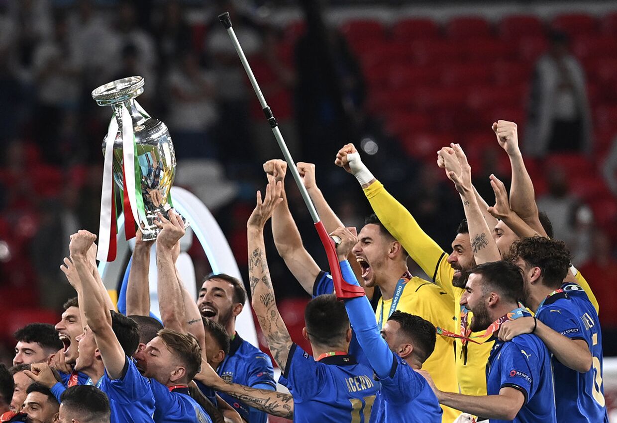 Сборная Италии празднует победу на Евро-2020