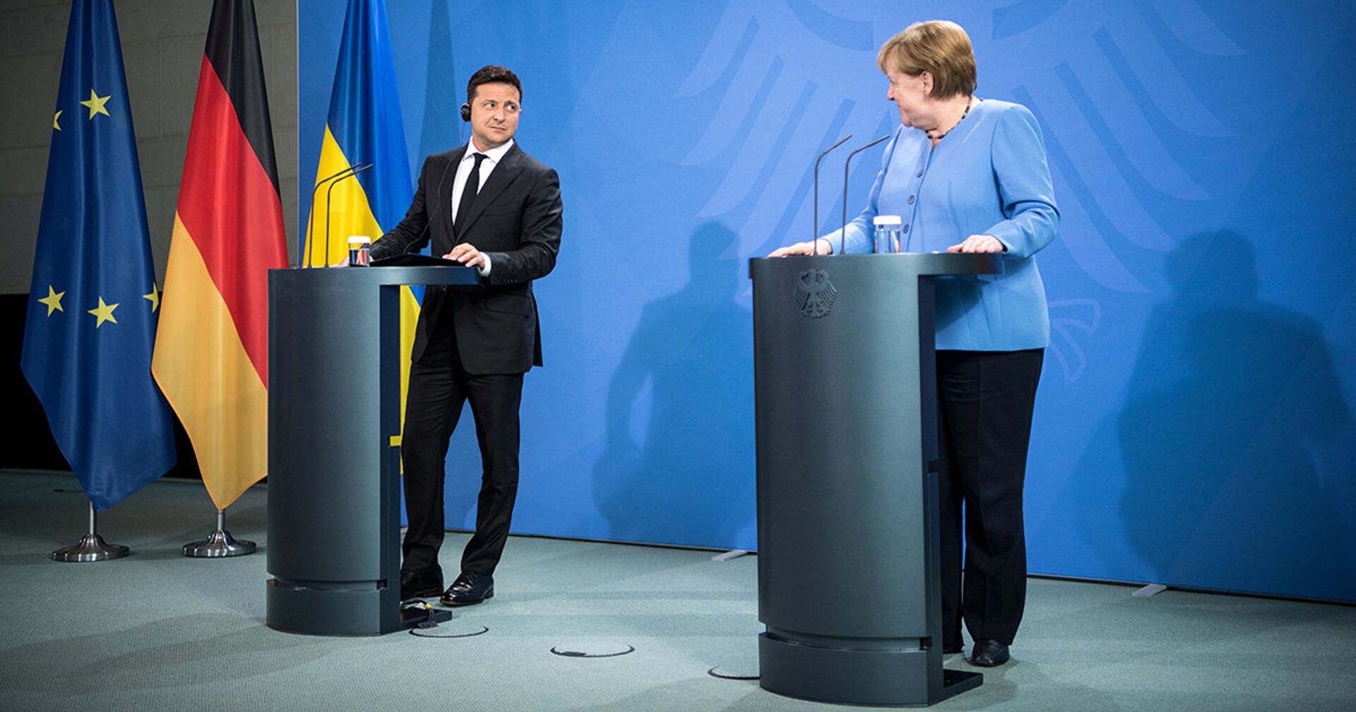 Канцлер Германии Ангела Меркель и президент Украины Владимир Зеленский в Берлине - ИноСМИ, 1920, 14.07.2021