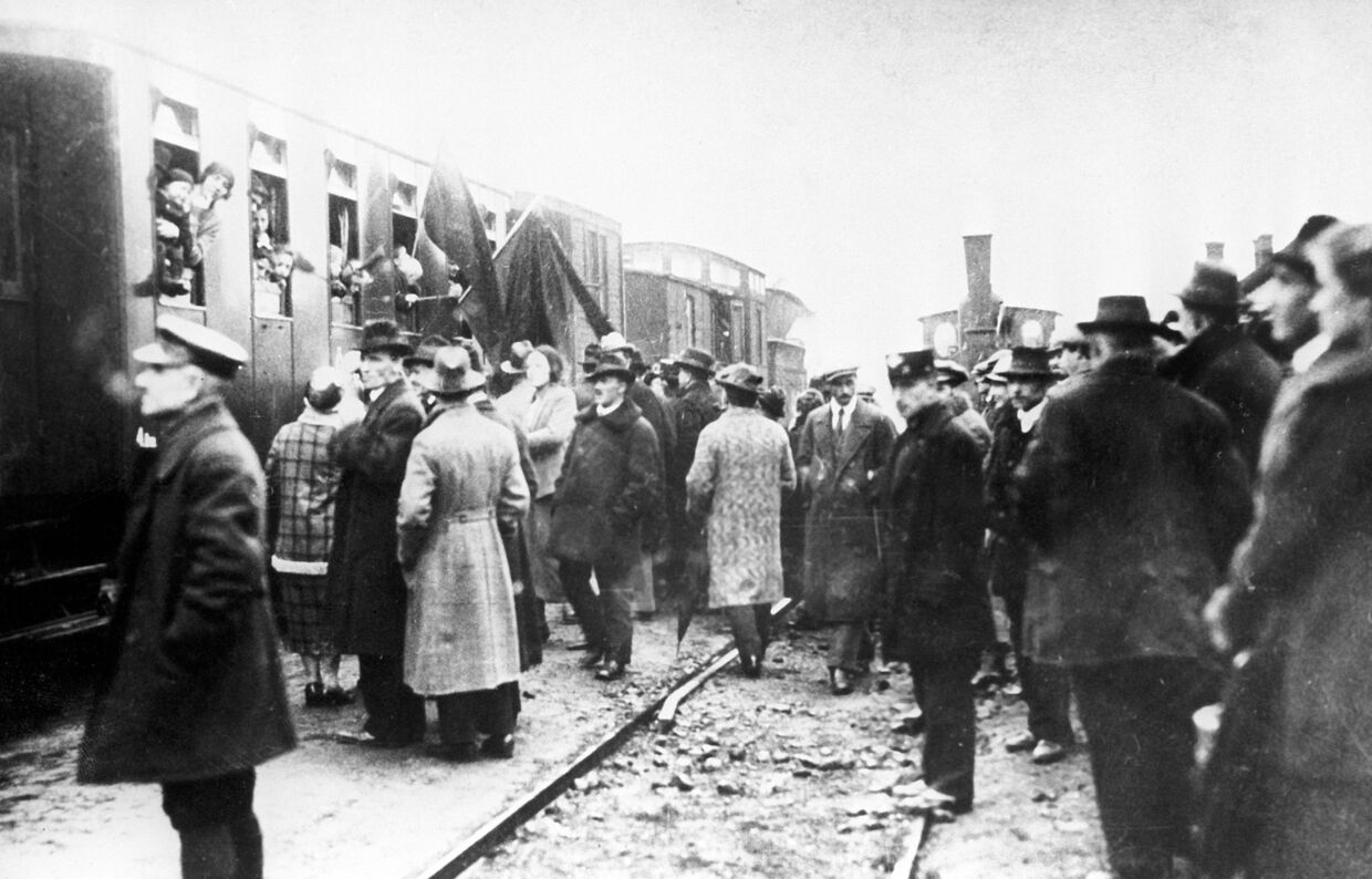 Отъезд группы чехословацких рабочих - членов Интерхелпо - в Советский Союз