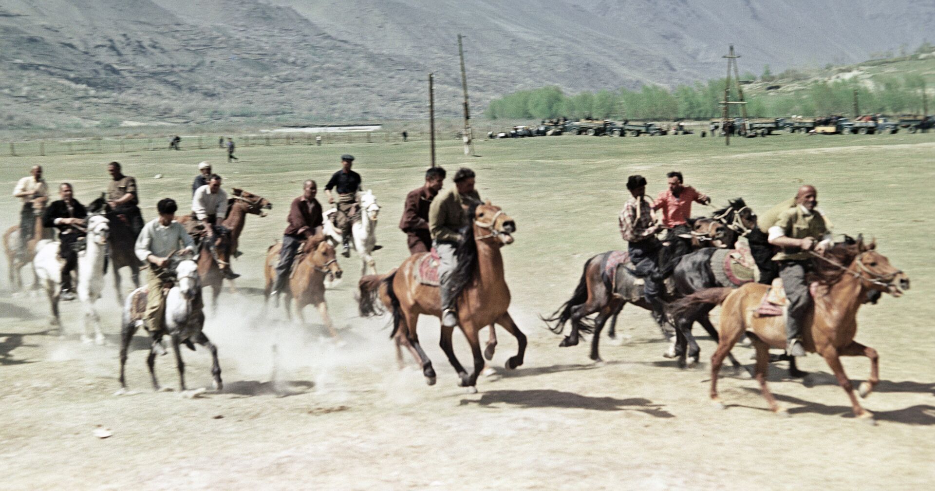 Жители Таджикистана участвуют в конных состязаниях Бузкаши - ИноСМИ, 1920, 24.07.2021
