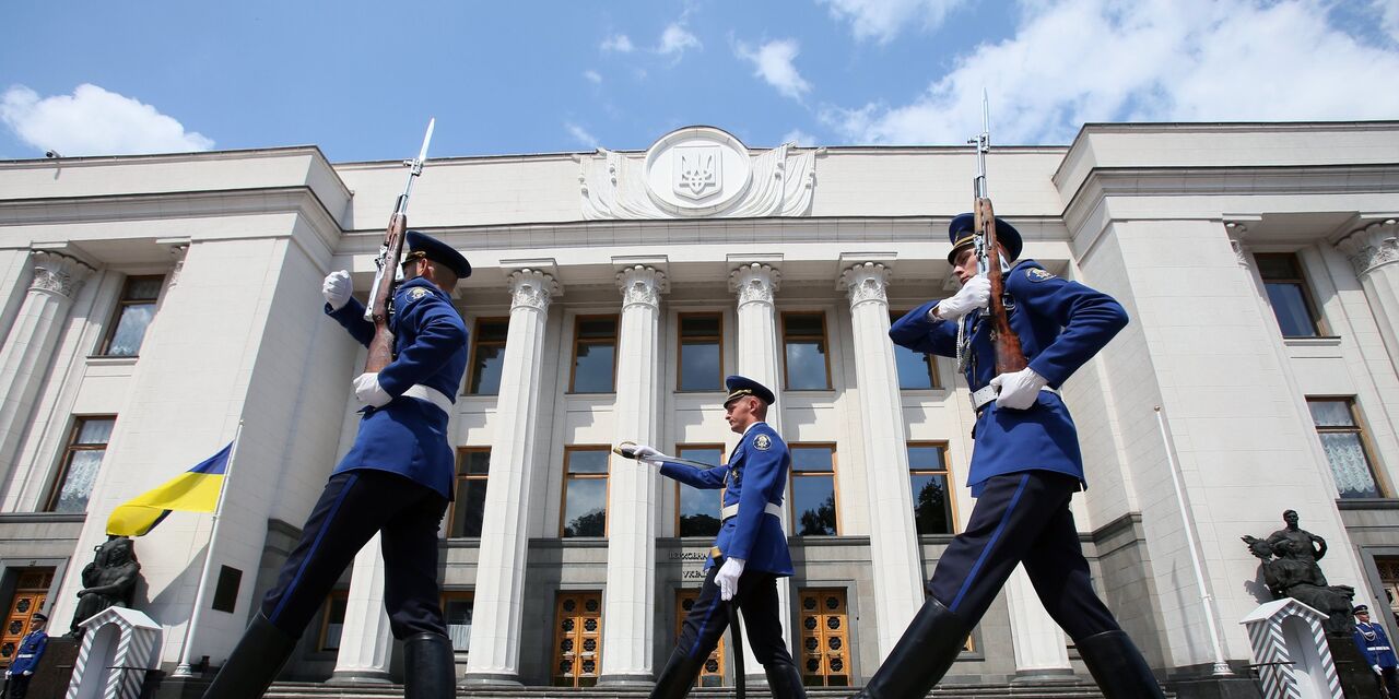 Британский МИД заявил о планах Кремля привести к власти на Украине  пророссийские силы | 23.01.2022, ИноСМИ