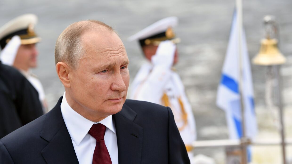 Президент РФ В. Путин принял участие в церемонии спуска на воду супертраулера Механик Сизов