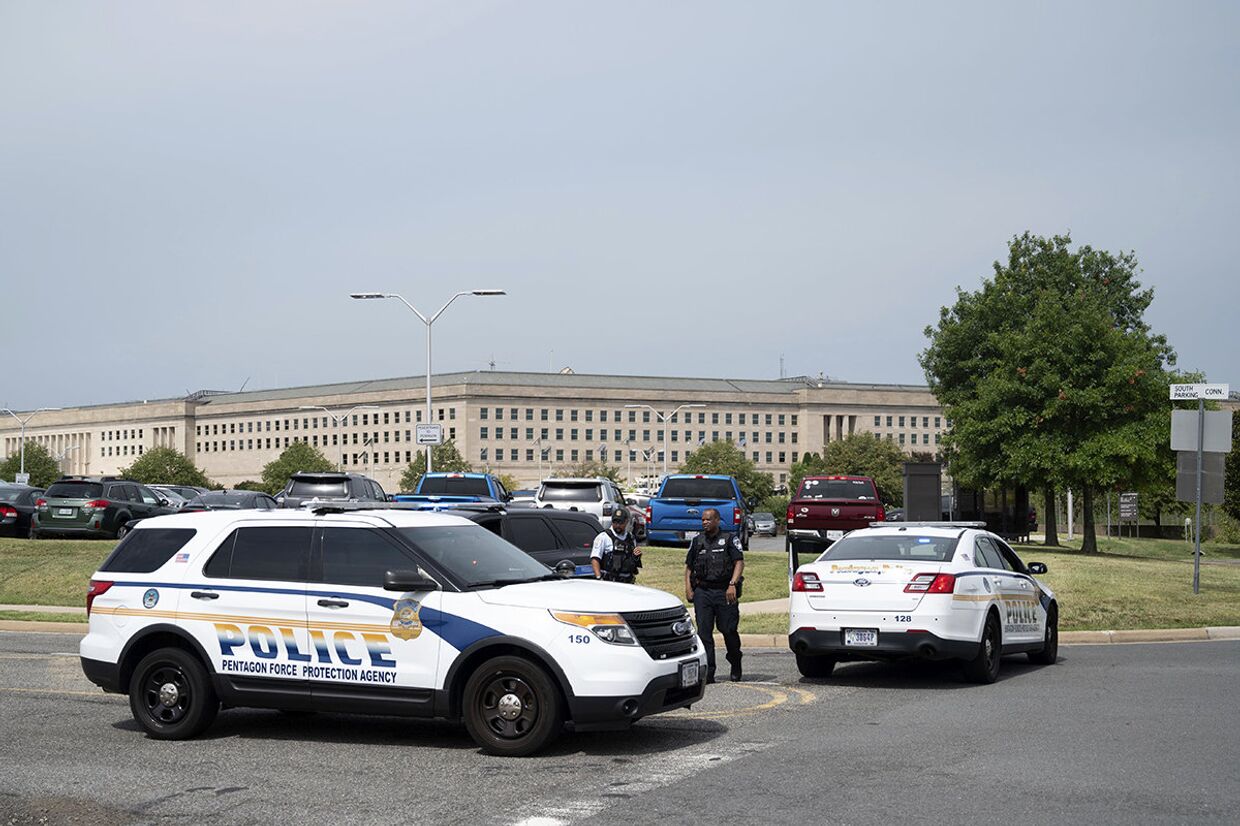 Полицейское оцепление у Пентагона в Вашингтоне
