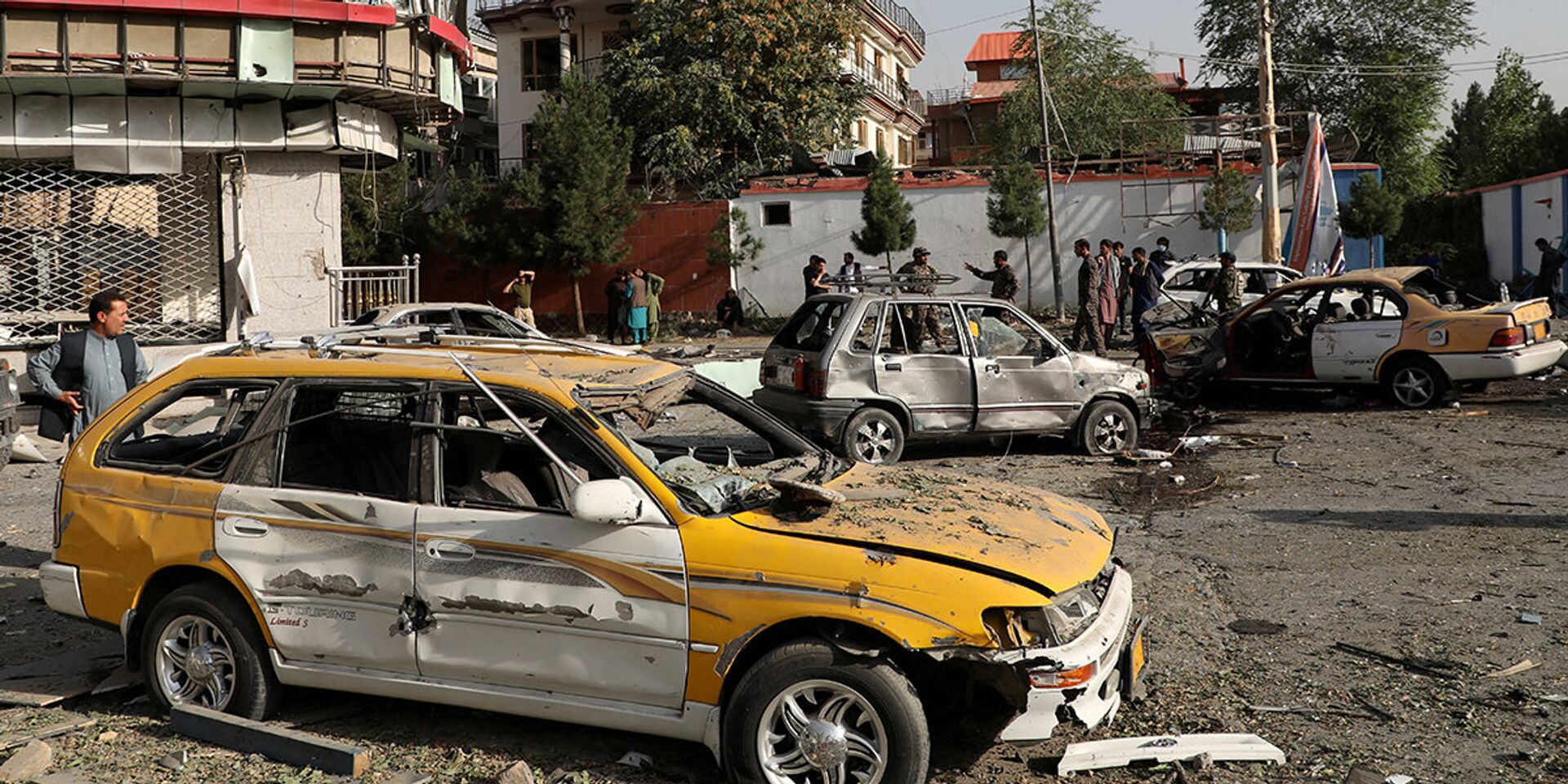 Автомобили, пострадавшие в результате взрыва в Кабуле, Афганистан - ИноСМИ, 1920, 12.08.2021
