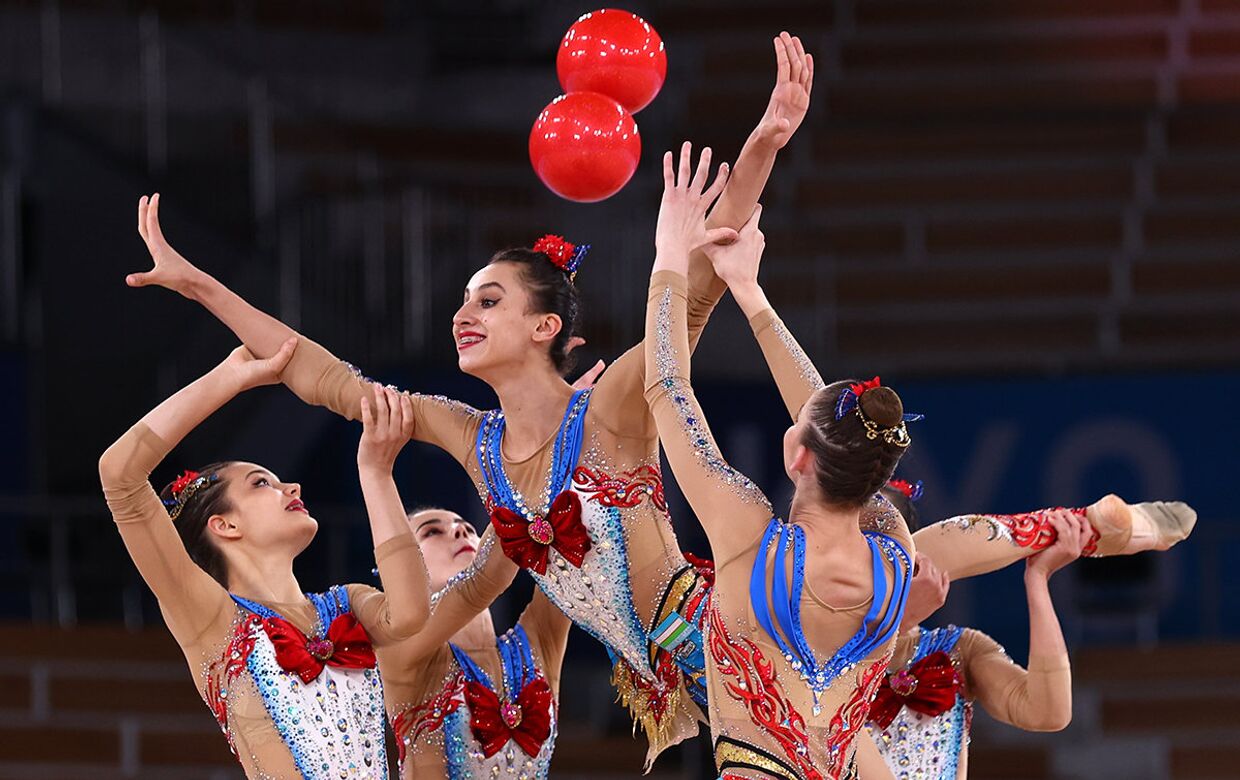 Выступление женской команды по художественной гимнастике из Узбекистана