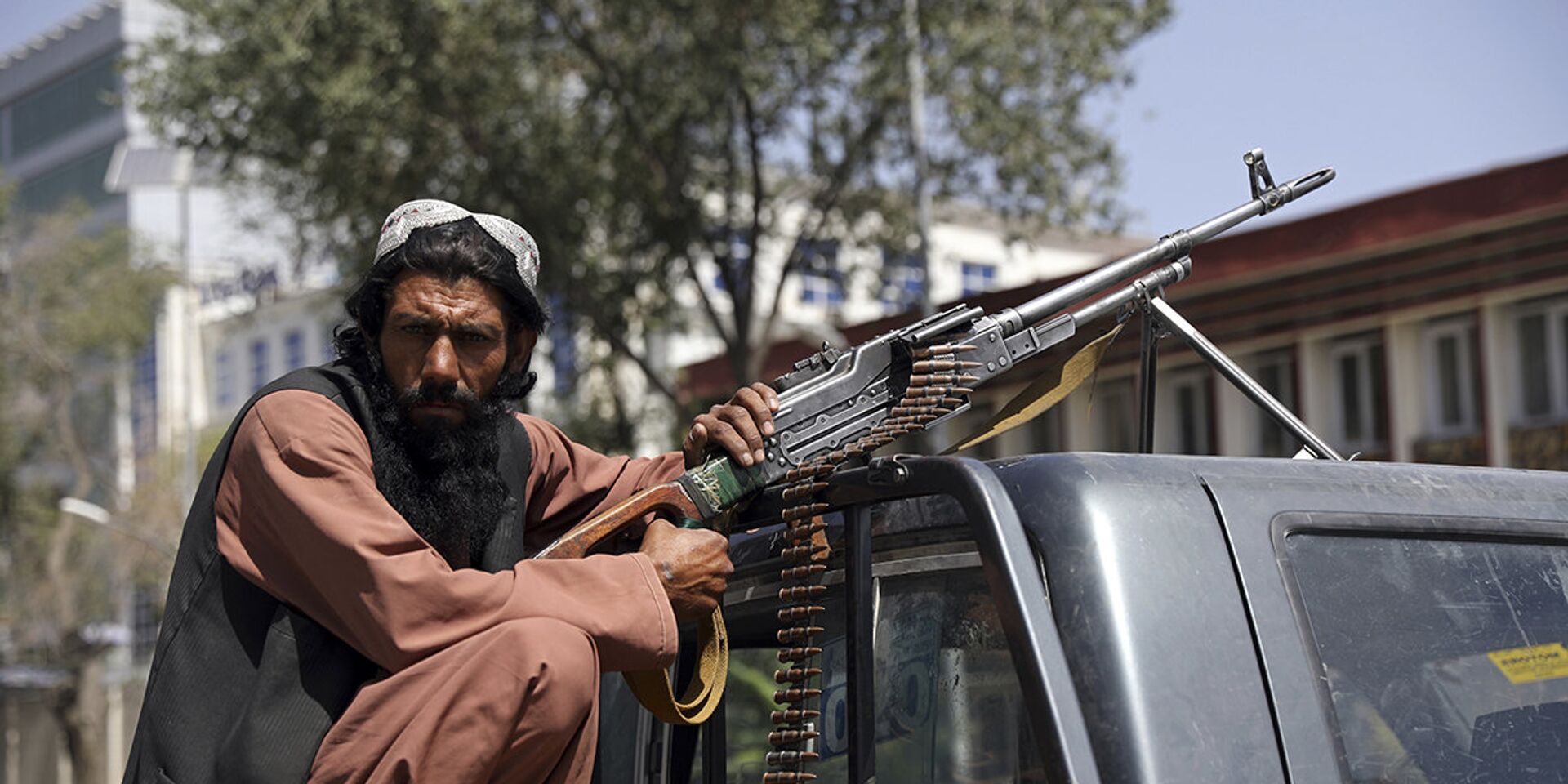 Боевик движения Талибан* в Кабуле, Афганистан - ИноСМИ, 1920, 17.08.2021