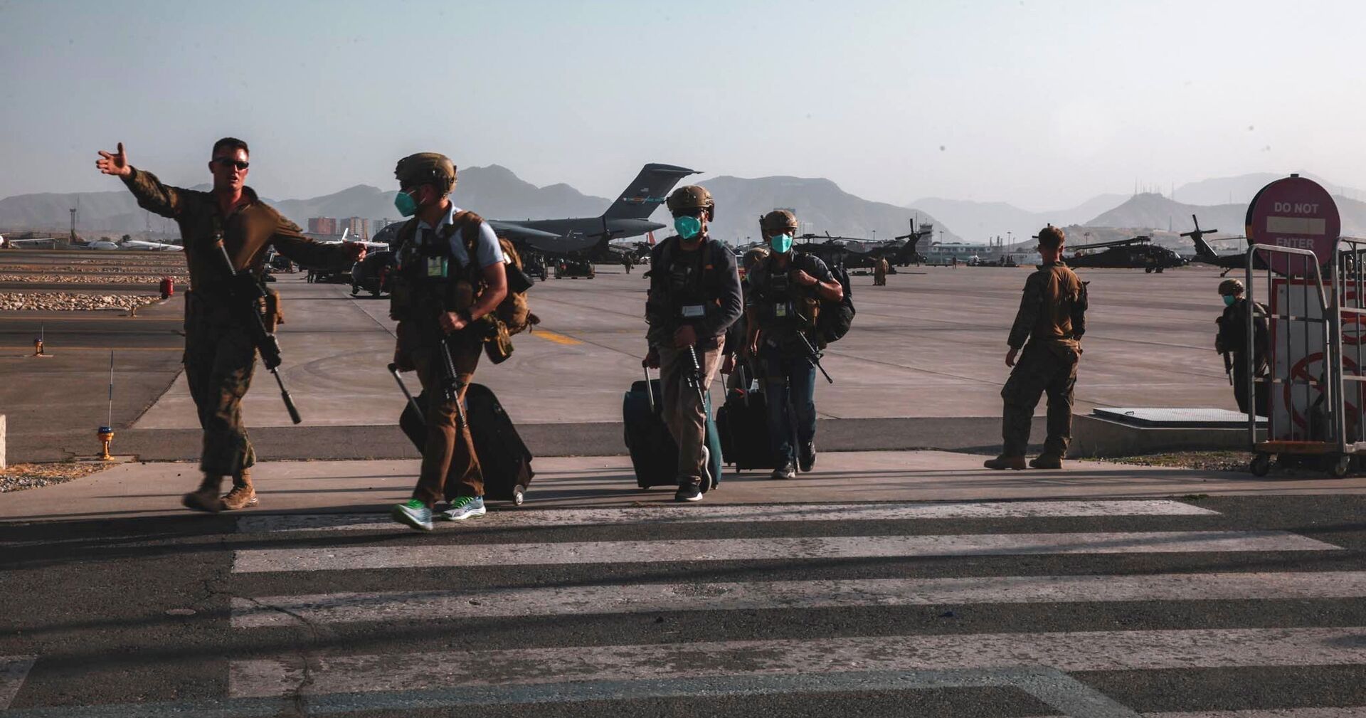 Американские военные в Международном аэропорту Хамида Карзая, Кабул, Афганистан - ИноСМИ, 1920, 23.08.2021