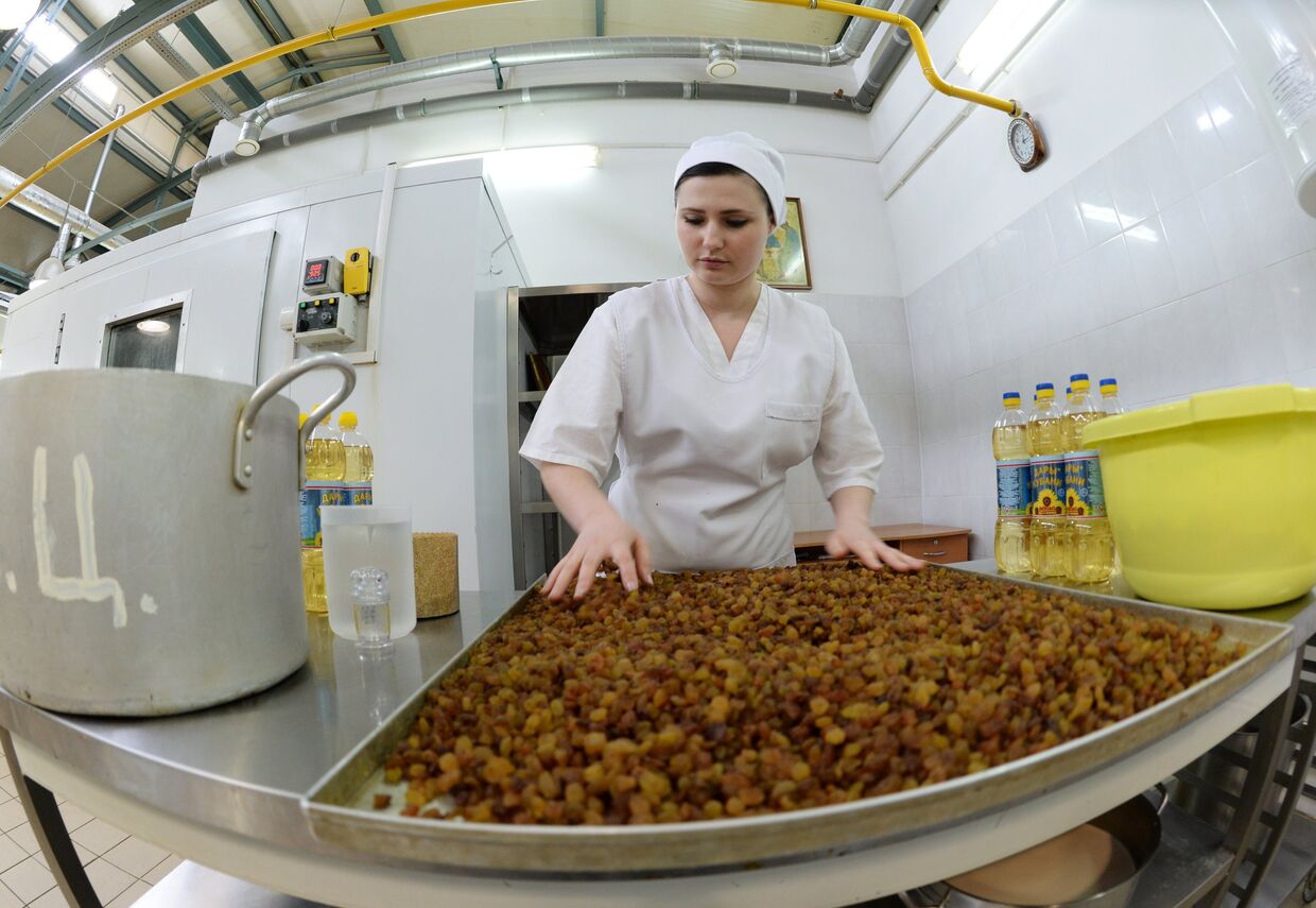 Выпечка куличей в Троице-Сергиевой Лавре