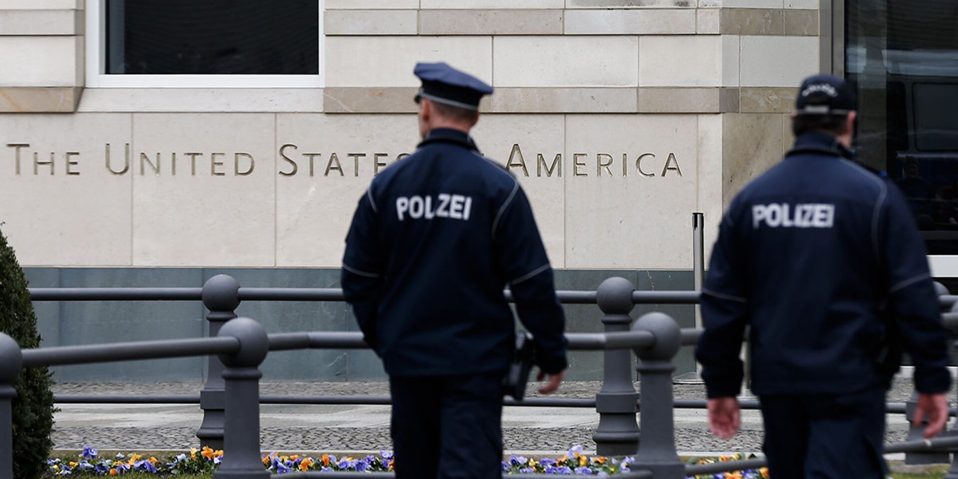 Патруль немецкой полиции перед посольством США в Берлине - ИноСМИ, 1920, 21.10.2023