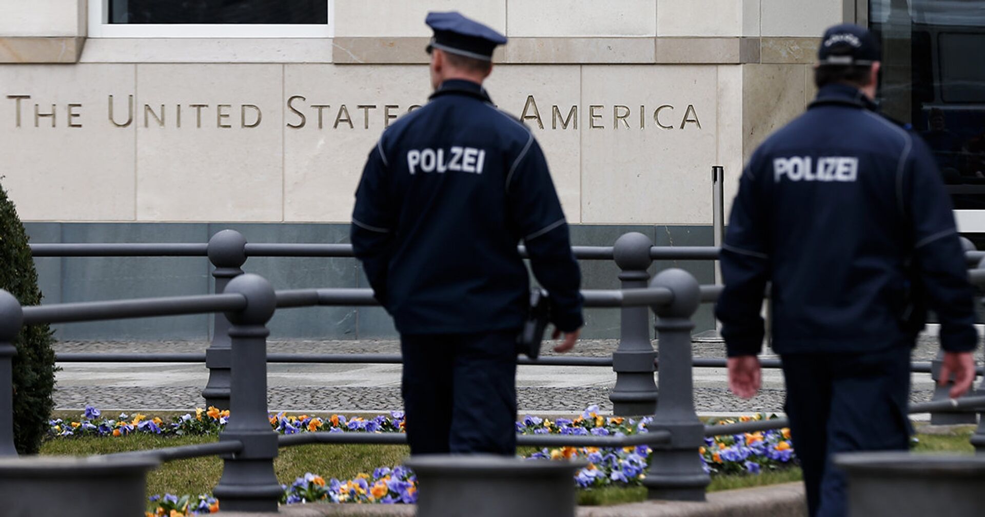 Патруль немецкой полиции перед посольством США в Берлине - ИноСМИ, 1920, 20.08.2021