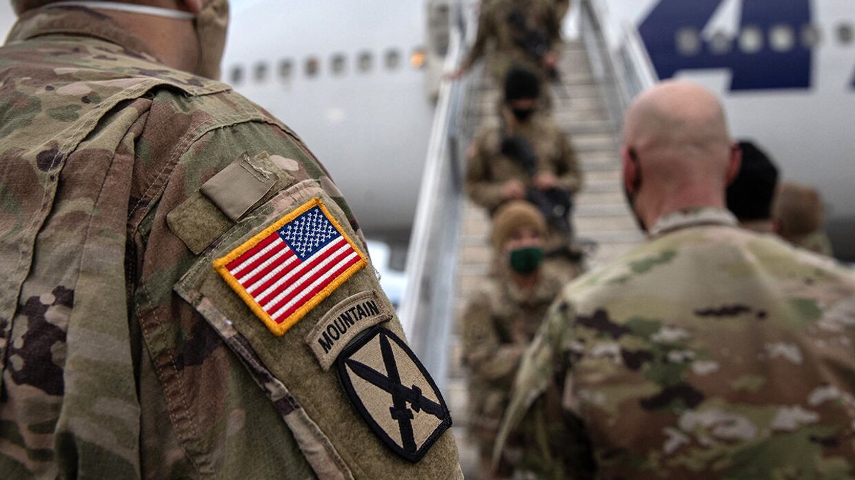 Солдаты армии США возвращаются домой из 9-месячной командировки в Афганистан, Форт Драм, Нью-Йорк