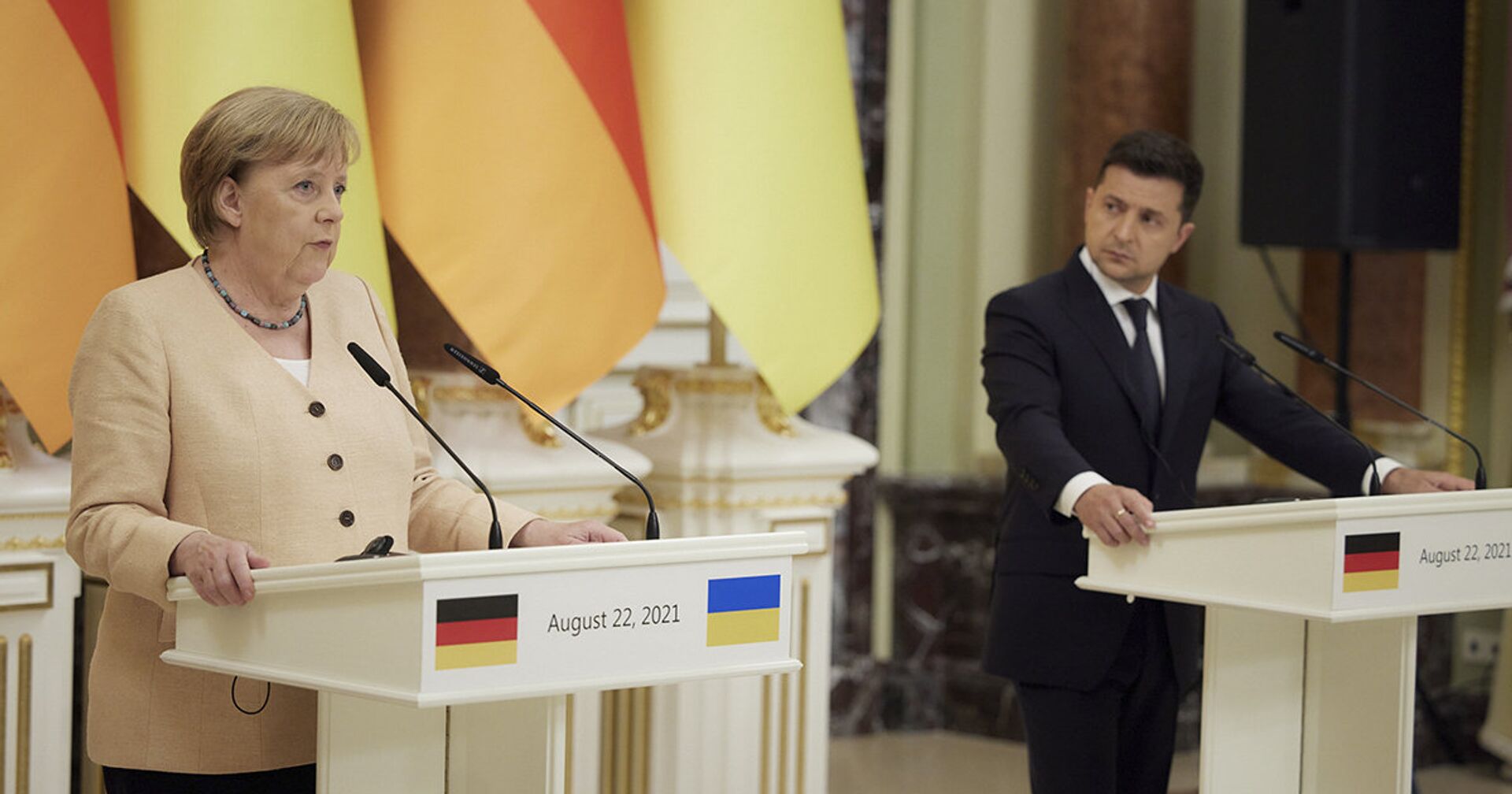 Президент Украины Владимир Зеленский и канцлер Германии Ангела Меркель - ИноСМИ, 1920, 23.08.2021
