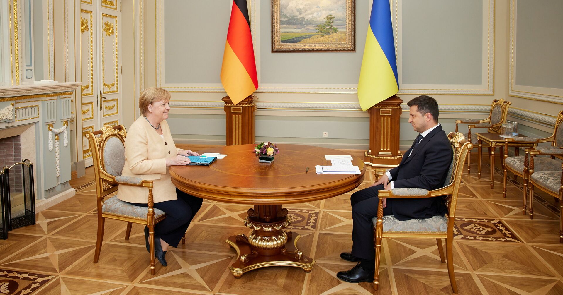 Президент Украины Владимир Зеленский и канцлер Германии Ангела Меркель в Киеве - ИноСМИ, 1920, 25.08.2021