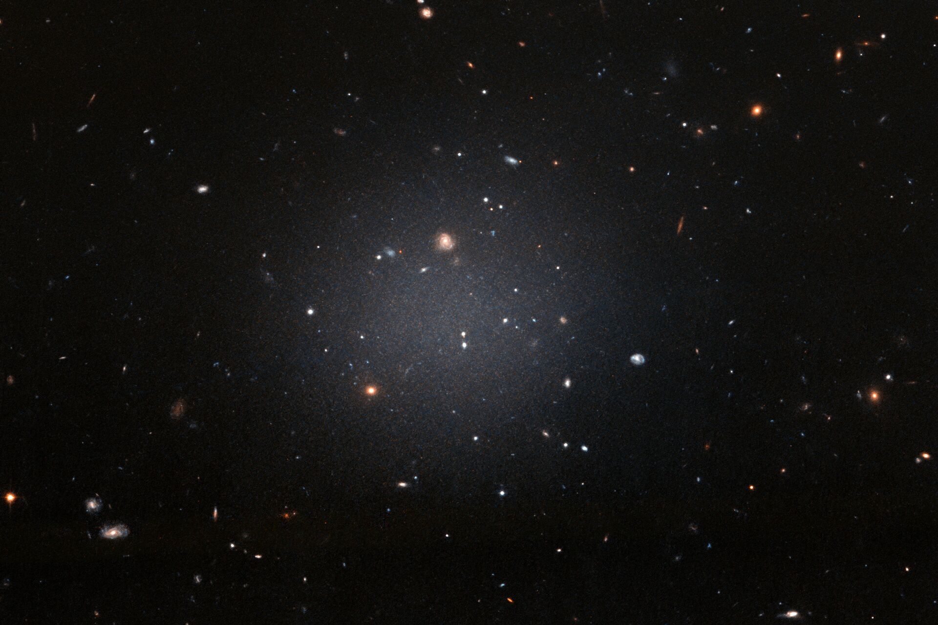 Наблюдения NGC 1052-DF2 показали необычно малое содержание тёмной материи - ИноСМИ, 1920, 28.08.2021
