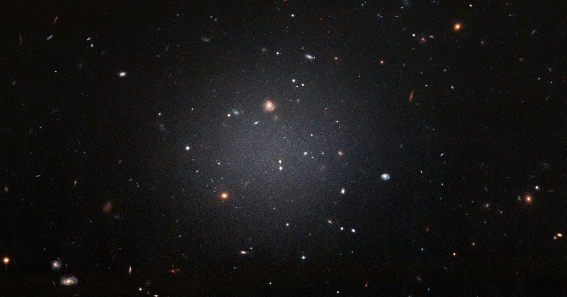 Наблюдения NGC 1052-DF2 показали необычно малое содержание тёмной материи - ИноСМИ, 1920, 28.08.2021
