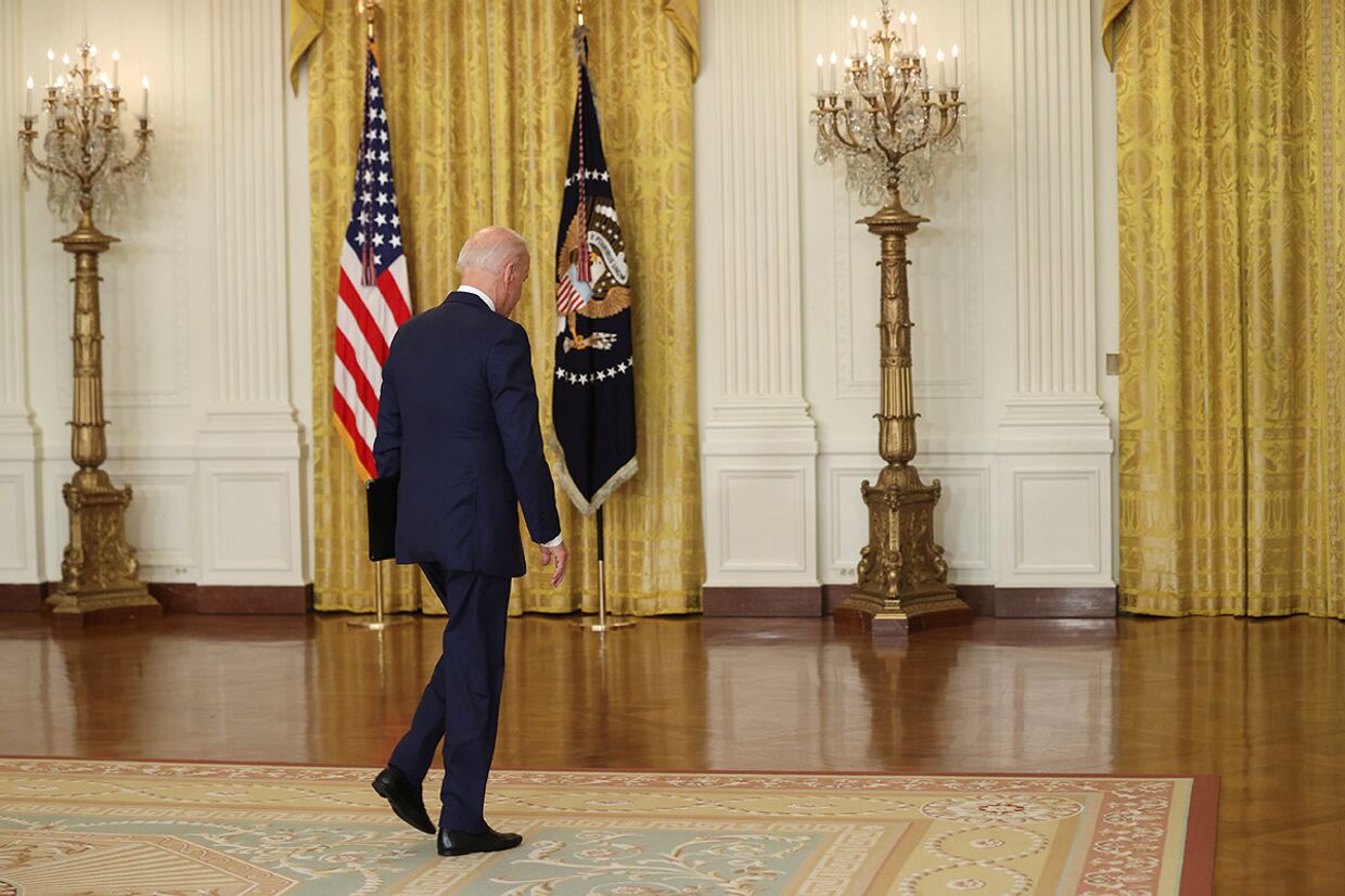 Президент США Джо Байден выступает в Белом доме в Вашингтоне