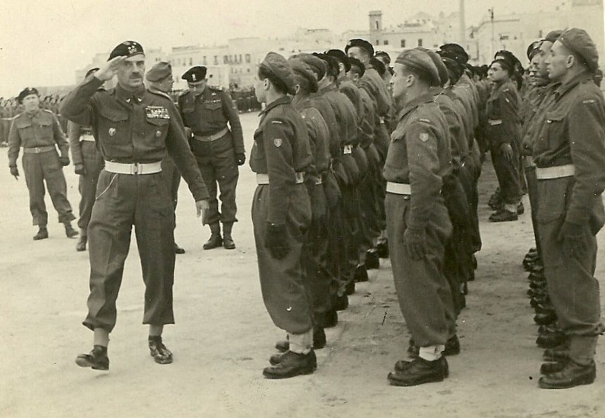 В. Андерс инспектирует части 2-го польского корпуса
