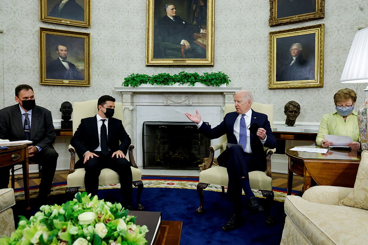 Президент Украины Владимир Зеленский и президент США Джо Байден в Овальном кабинете в Вашингтоне